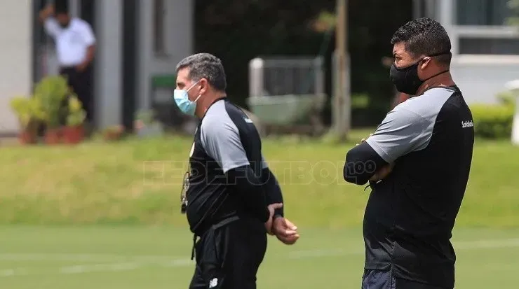 Suárez y Gómez, atentos a los trabajos de La Sele (Fedefut CRC)