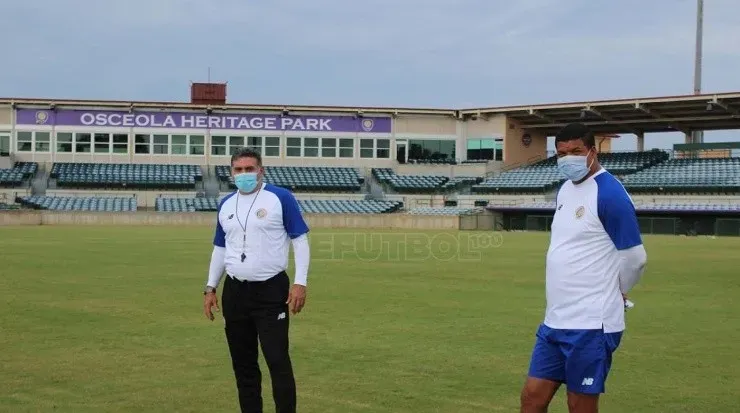Luis Fernando Suárez y Ronald Gómez, cuerpo técnico de la Selección tica (Fedefut CRC)