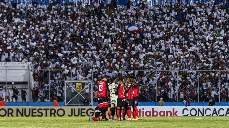 El juego de ida se jugó sin la presencia de la barra de Alajuelense en las gradas (LDA)