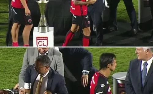 Bryan Ruiz decidió no colgarse la medalla