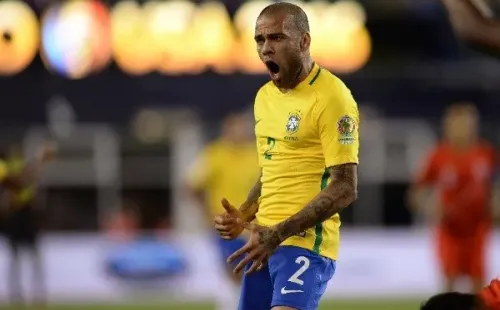 Dani Alves con la Selección de Brasil