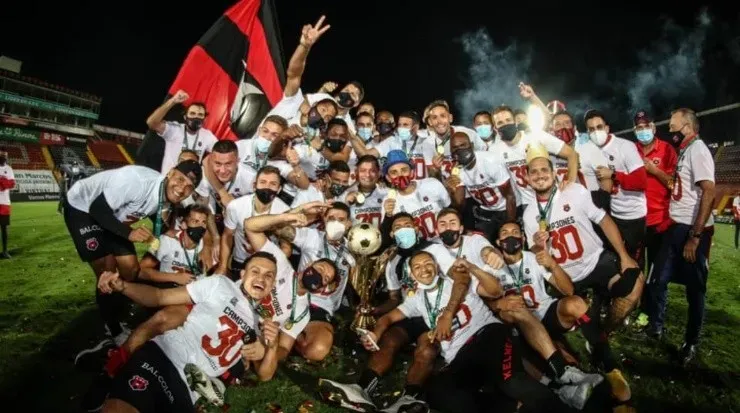 Con Carevic al mando, Alajuelense festejó sus últimos dos títulos en 2020 (Andrés Carevic, Facebook)