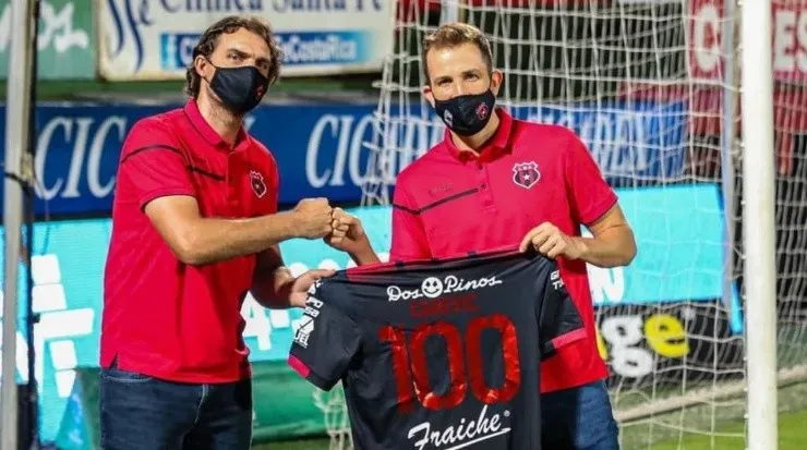 Más de 100 juegos dirigió Carevic con el cuadro rojinegro (Andrés Carevic, Facebook)