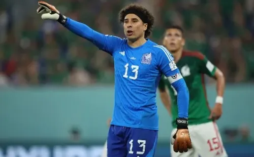 Guillermo Ochoa ante Polonia en el Mundial de Qatar 2022 / Getty