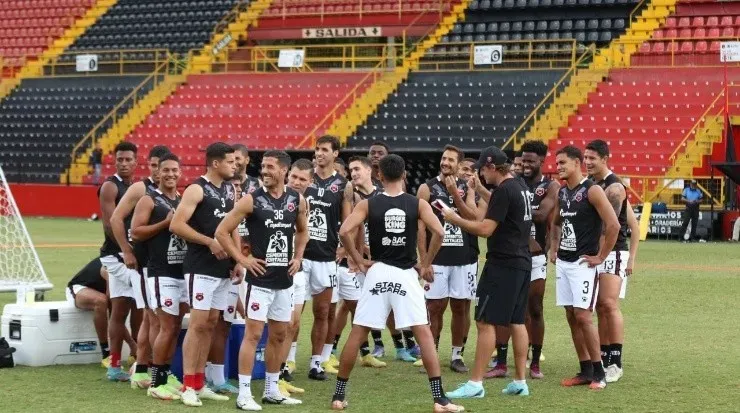 Mucha alegría y camaradería se vivió este viernes en el entrenamiento manudo (LDA)