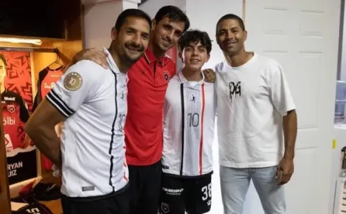 Álvaro Saborío junto a Bryan Ruiz, Mathias Ruiz y Celso Borges (Foto: Prensa Alajuelense)