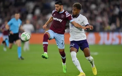 Michael Amir Murillo en un duelo contra West Ham por la Conference League 2022-23 (Foto: Getty)