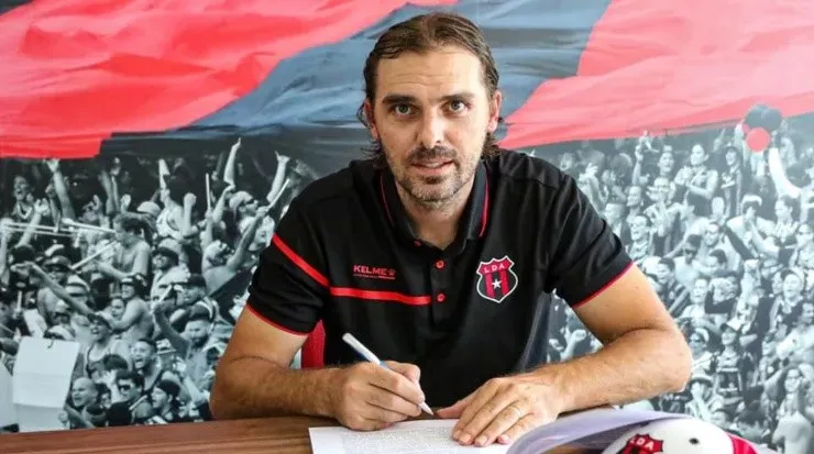 Carevic firmó un año con los manudos (LDA)