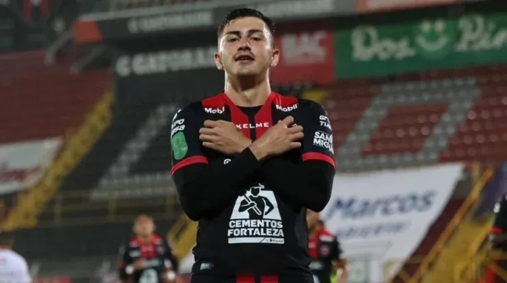 Actualmente, Faerron es agente libre y negocia para ligarse a algún club (LDA)