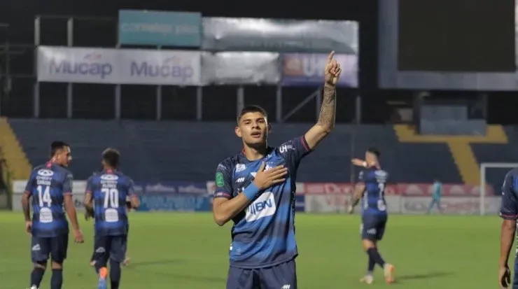 Isaac París, anotador del primer gol brumoso (CSC)