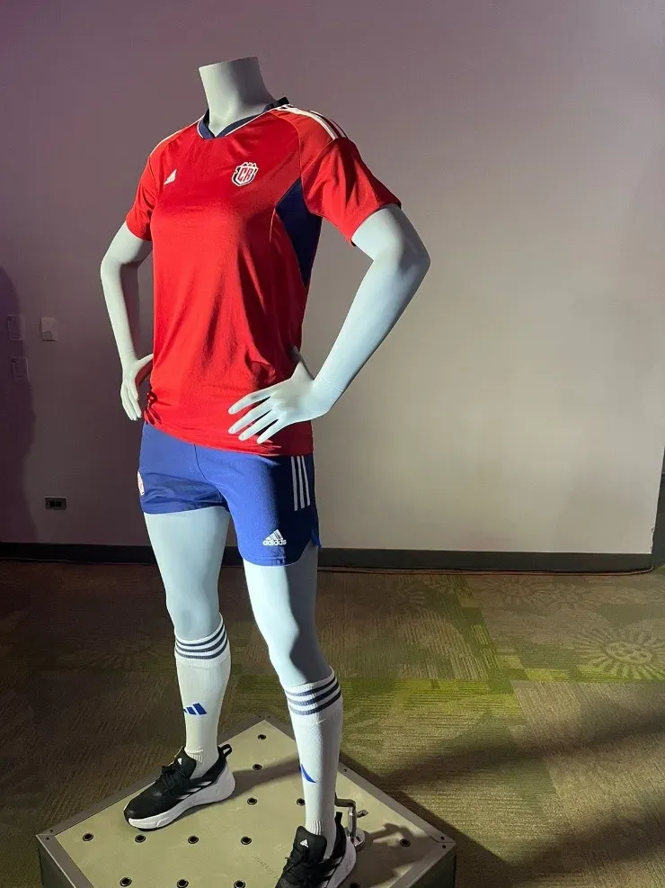 Uniforme de local.