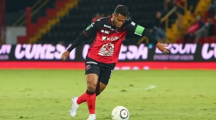 Alex López fue el capitan este miércoles ante Pérez Zeledón (LDA)
