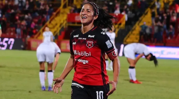 Shirley Cruz tiene claro su “amor eterno” con Alajuelense (LDA)