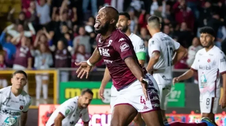 Kendal Waston difiere del criterio del presidente morado sobre el tema del VAR en Costa Rica (Saprissa)
