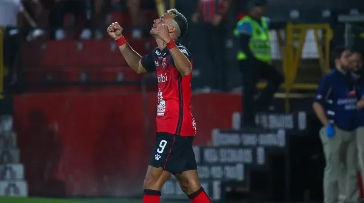 Tejeda dice que el fútbol tico es de mucho toque (LDA)