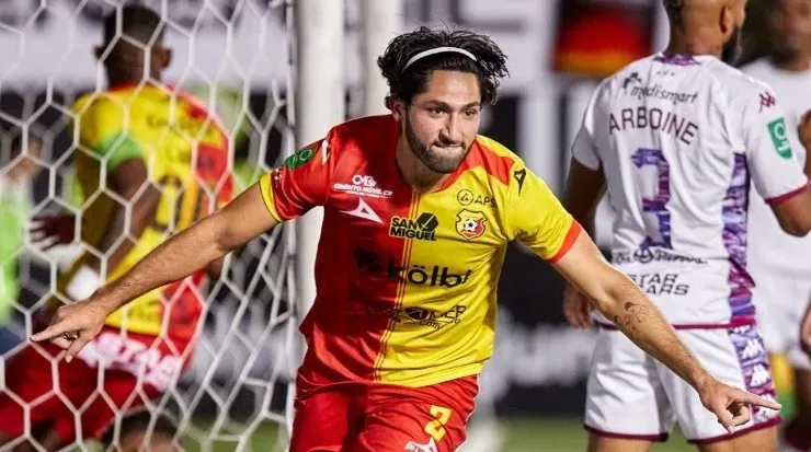 Aarón Salazar puso el segundo gol para Herediano (CSH)