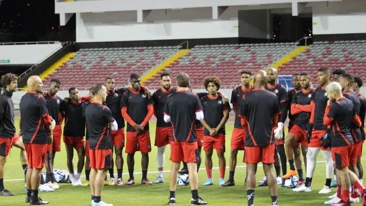 Panamá reconoció la cancha del Estadio Nacional este lunes (Fepafut)