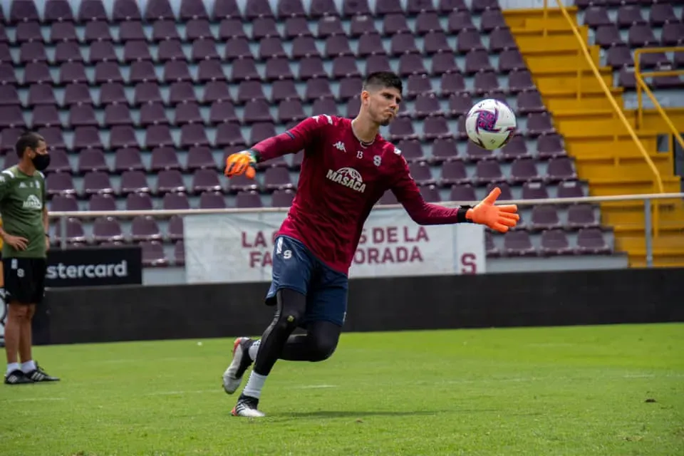 Aarón Cruz podría ser estelar ante Alajuelense, indicó el DT morado (Saprissa)