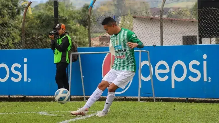 Santis sostiene un buen precio en el Antigua GFC.