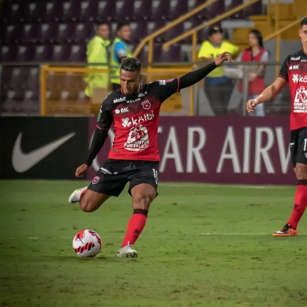 Álex López fue señalado fuertemente por su error en el primer gol del Cartaginés el miércoles anterior (LDA)