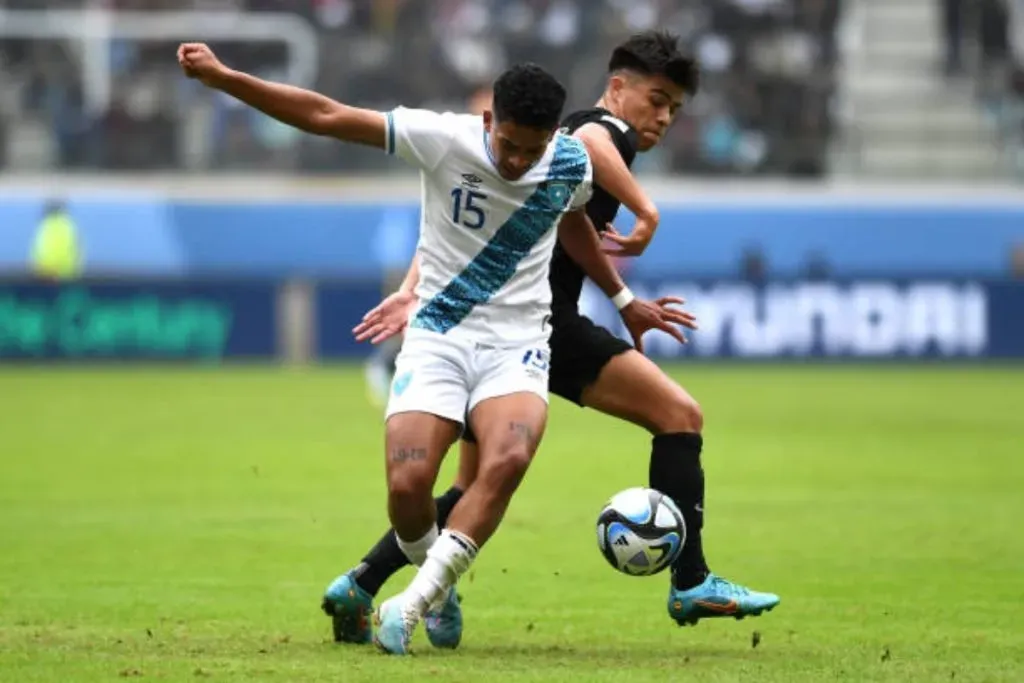 Guatemala sufre el tamañao de los futbolistas neozolandeses.
