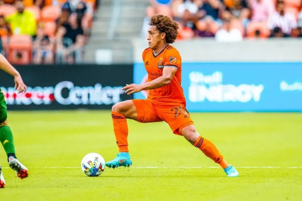 Raya Vallecano interesado en Adalberto Carrasquilla