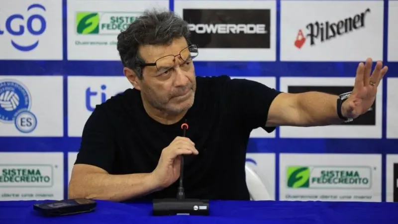 Hugo Pérez, DT de la Selección de El Salvador