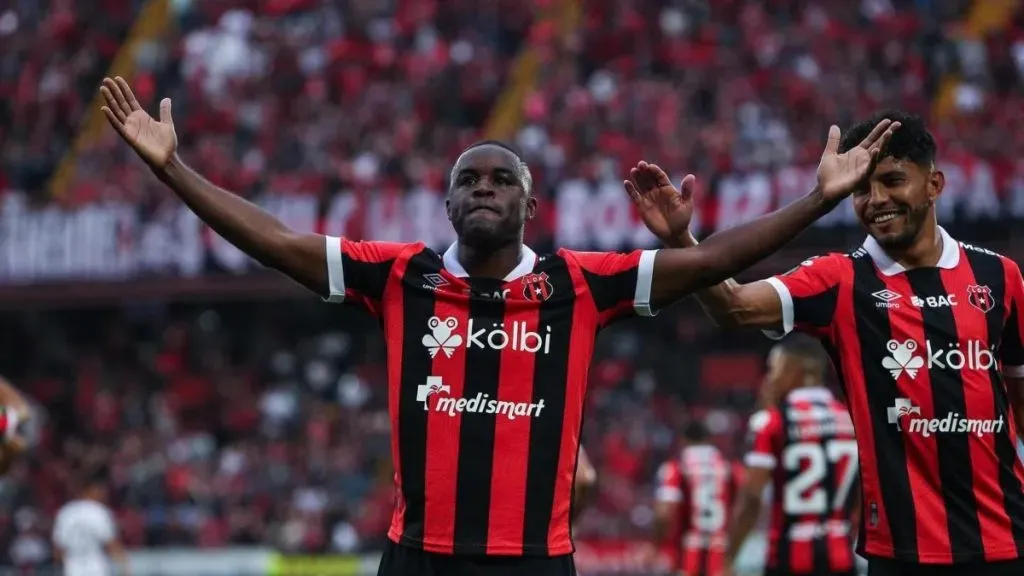 Joel Campbell con la Liga Deportiva Alajuelense