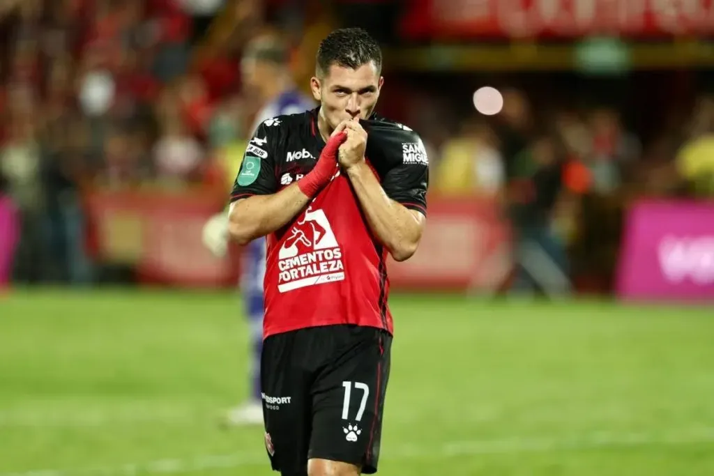 Carlos Mora con la Liga Deportiva Alajuelense