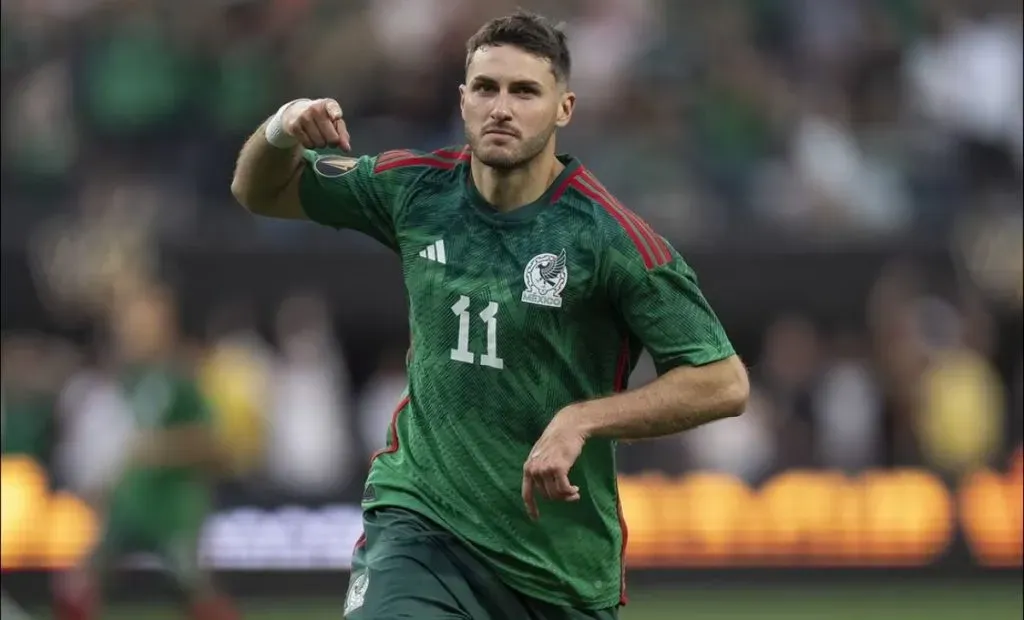 Santiago Giménez con la Selección de México