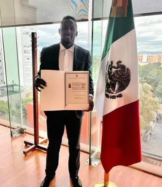 Julián Quiñones recibió la carta de naturalización para jugar con México