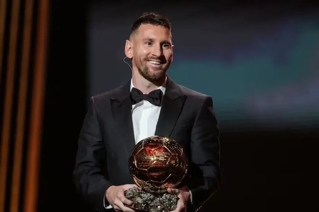Lionel Messi con su octavo Balón de Oro