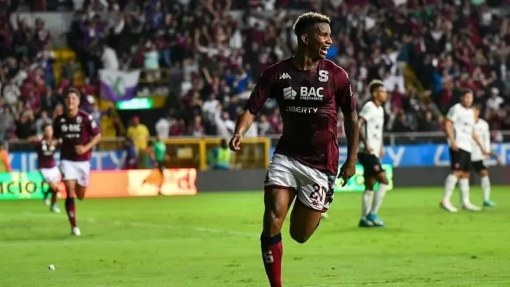 Fidel Escobar marcó en el Clásico Nacional (Saprissa)