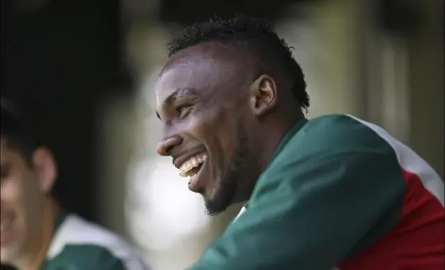 Julián Quiñones con la Selección de México