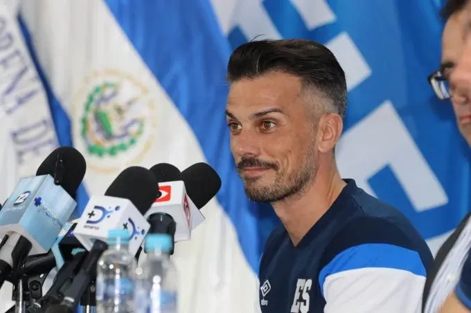 Rubén de la Barrera DT de la Selección de El Salvador