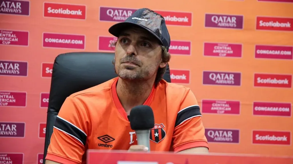Andrés Carevic se refirió a la situación de Leonardo Menjívar.