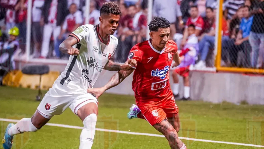 Alajuelense venció en la ida con bastante facilidad