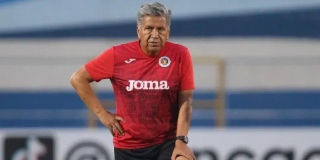 Raúl Arias desistimó los rumores sobre su posible salida después de quedar eliminado.