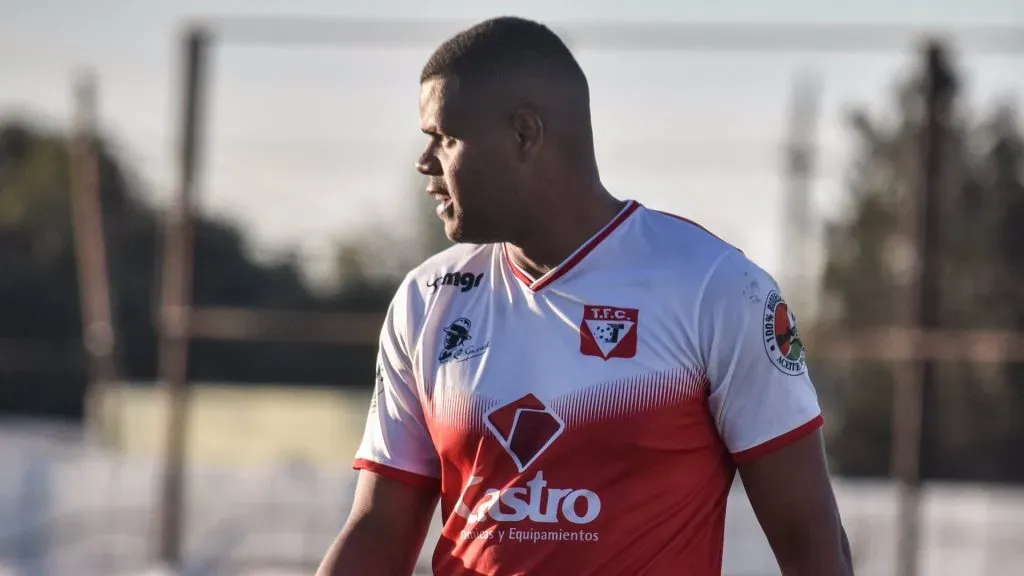 Douglas Jardel Bittencourt fue el goleador de la segunda de Uruguay.