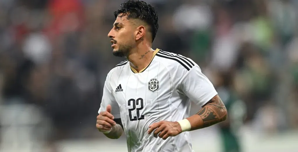 Matarrita jugando con la selección nacional