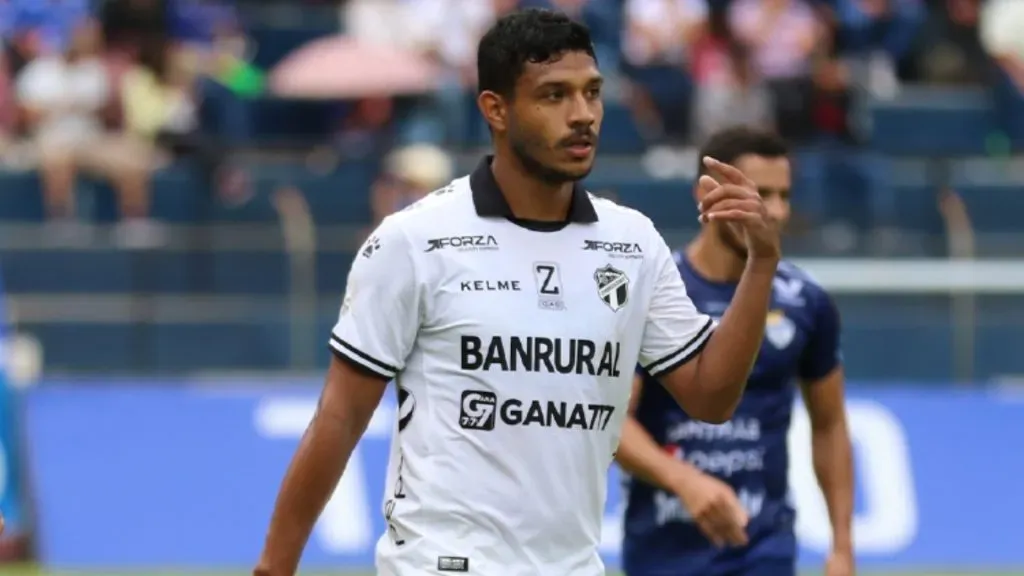 Jorman Aguilar tiene un gran rendimiento en Comunicaciones.