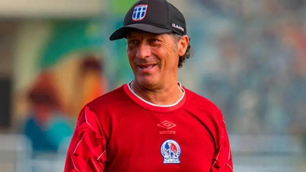 Pedro Troglio, entrenador de Olimpia – Diez
