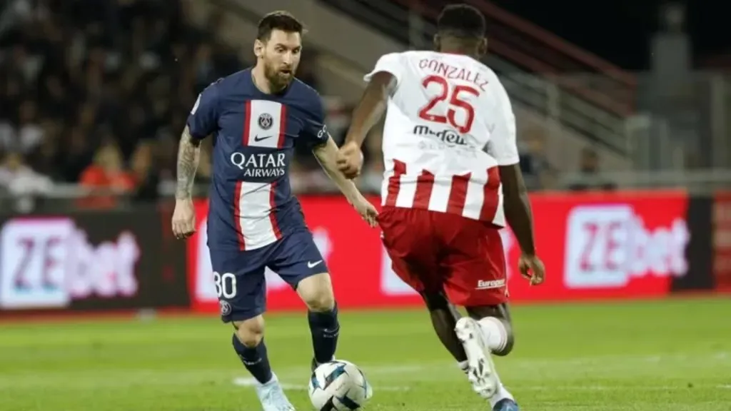 Oumar González vs. Lionel Messi en la Ligue 1