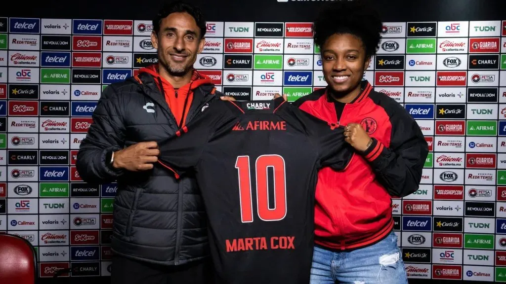 Marta Cox ya posó con la camiseta de Tijuana (Tijuana)