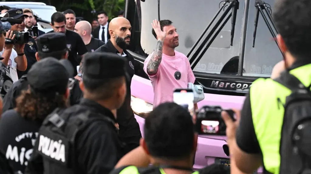 Messi en su llegada a El Salvador (Getty)