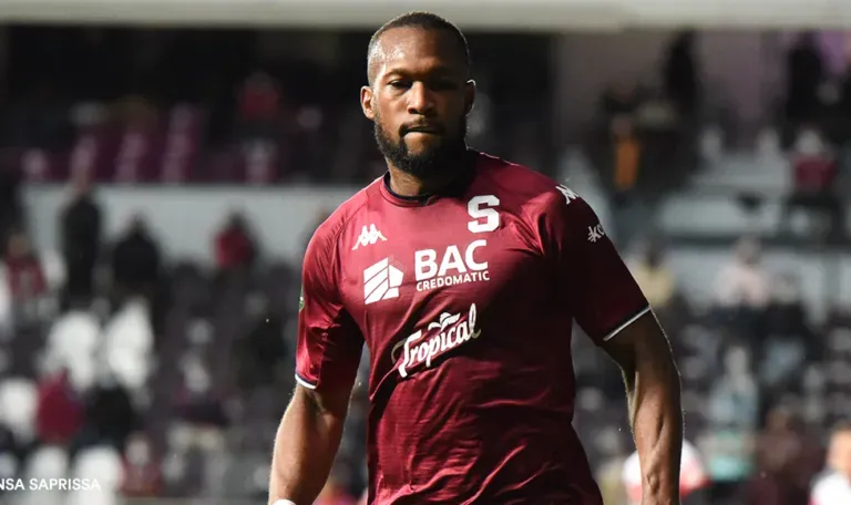 Kendall Waston con el Deportivo Saprissa