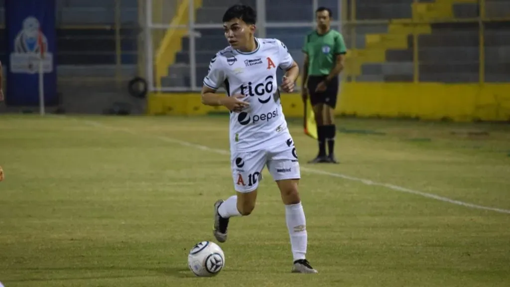 Leonardo Menjívar jugó sus primeros minutos en Alianza. (Foto: Alianza)