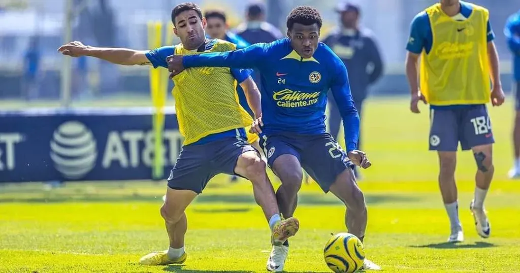 Javairo Dilrosun entrenando con América (América)