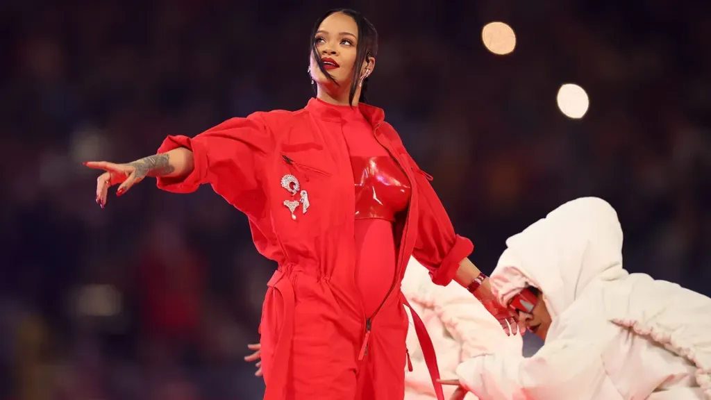 Rihanna durante en el show de medio tiempo de 2023. (Foto: Ezra Shaw/Getty)