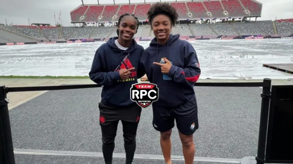 Marta Cox junto a Linda Caicedo antes de su enfrentamiento (RPC)